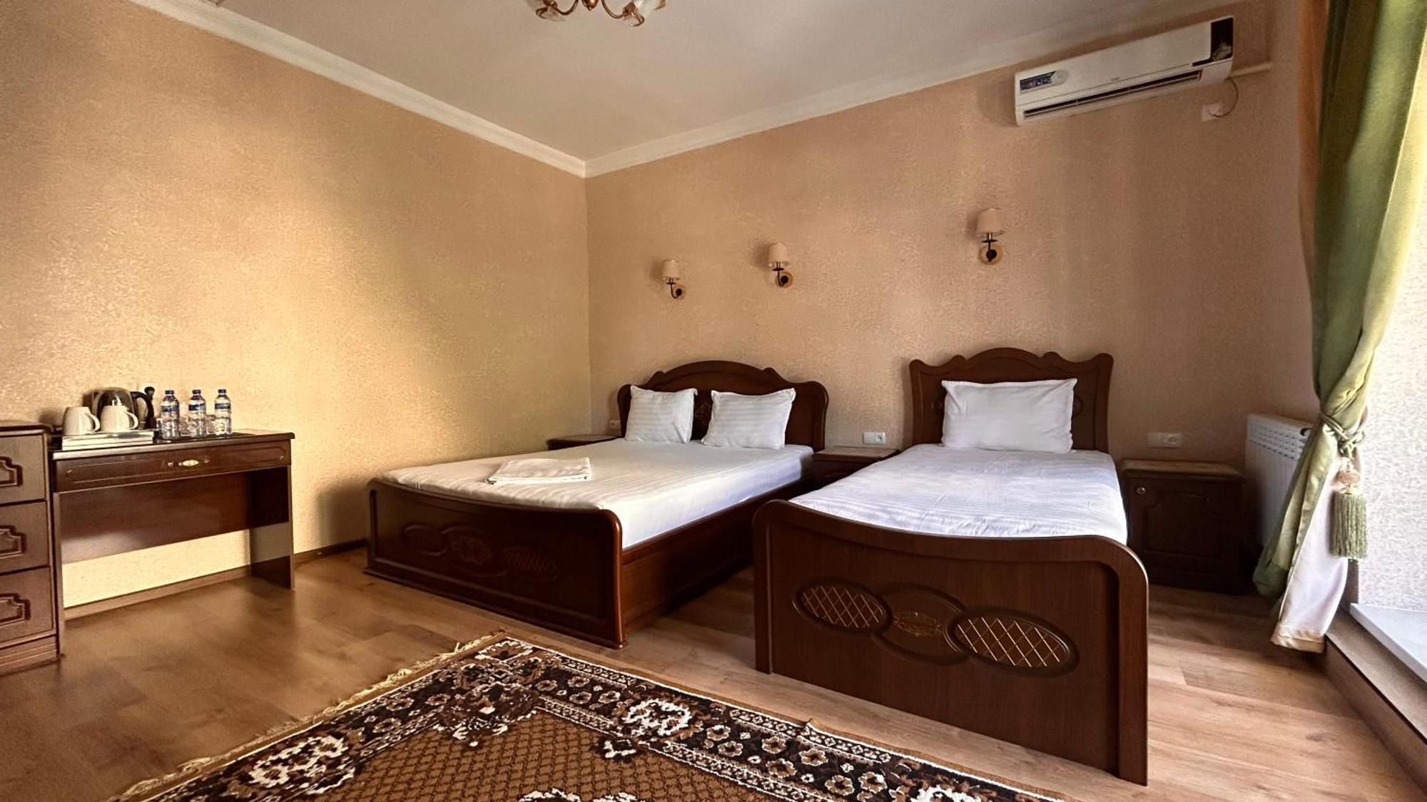 Hotel Ishonch Samarkand Esterno foto