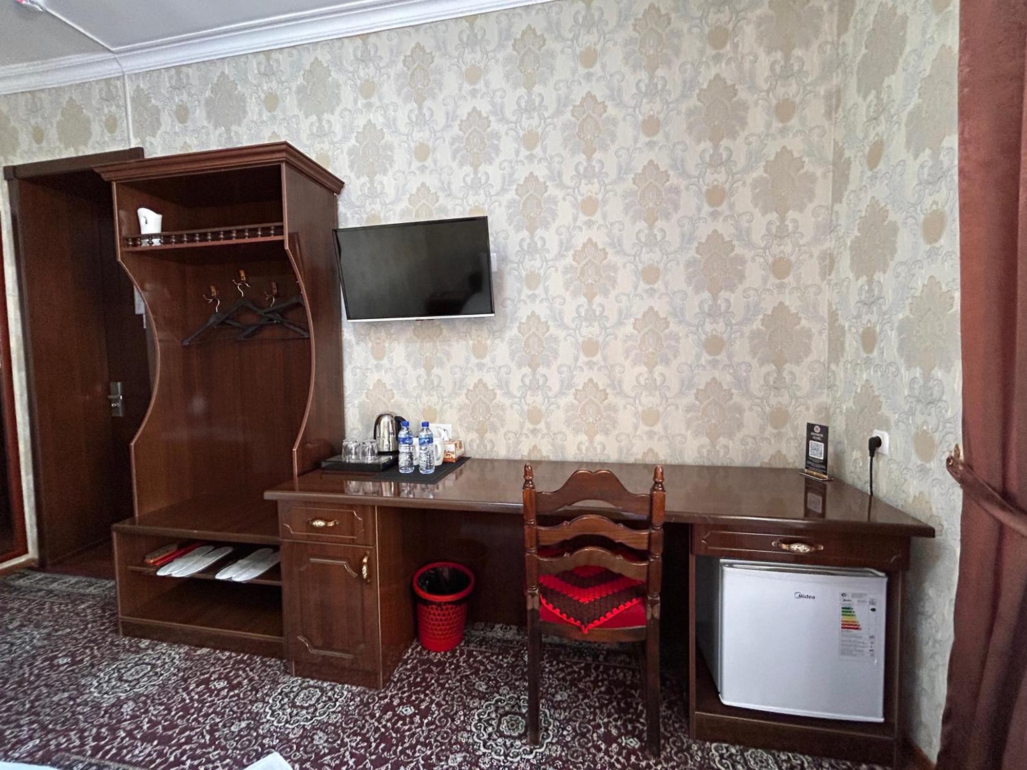 Hotel Ishonch Samarkand Esterno foto